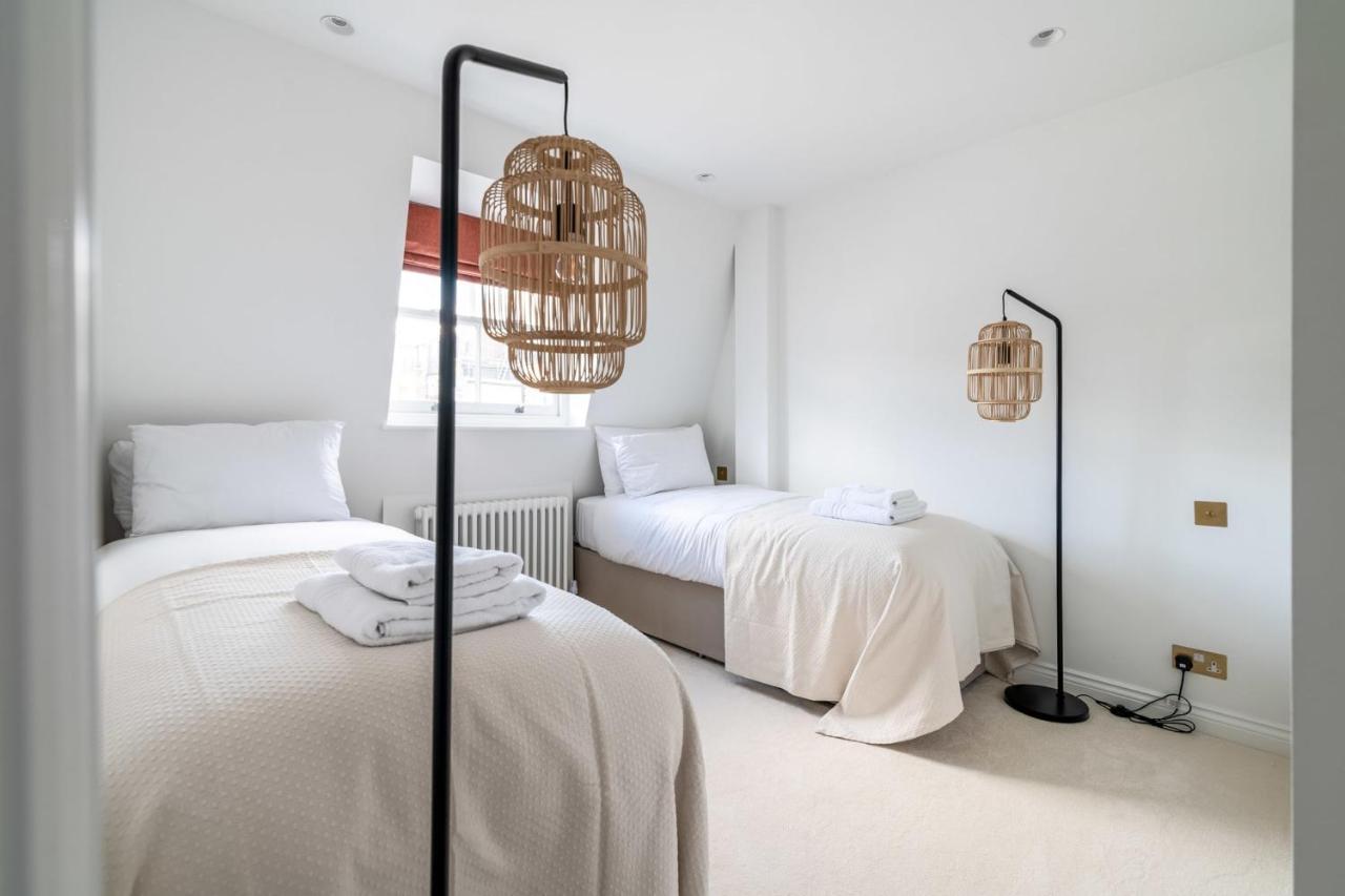 Impressive And Gorgeous Kensington Family Apartment London