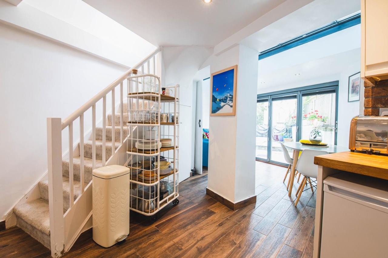 Pass The Keys - Modern & Stylish Garden In Islington Londra