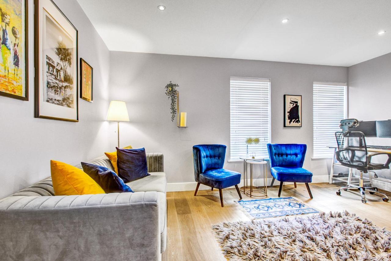 Appartamento 2 Bedroom Spacious In The Heart Fulham Londra