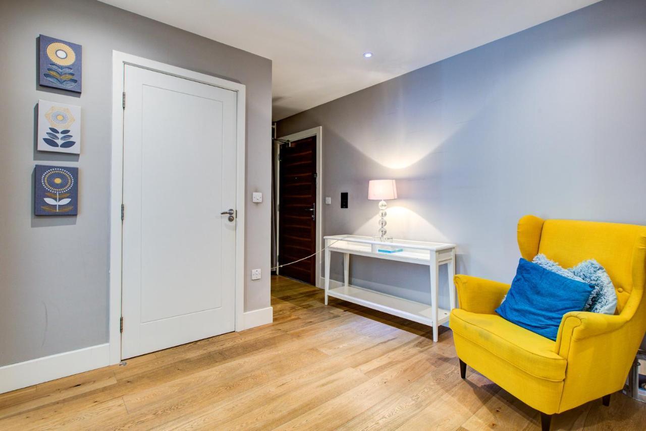 Appartamento 2 Bedroom Spacious In The Heart Fulham Londra