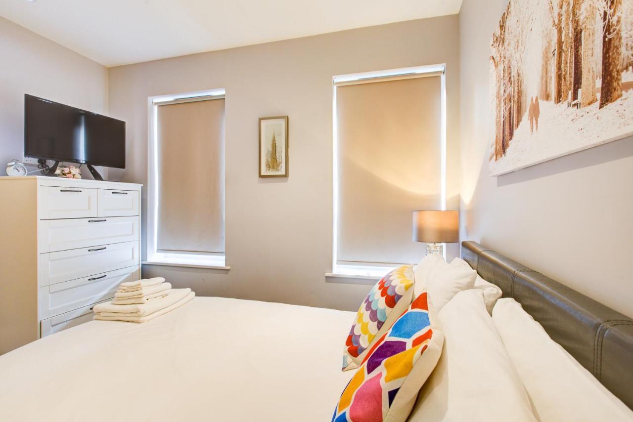 Appartamento 2 Bedroom Spacious In The Heart Fulham Londra