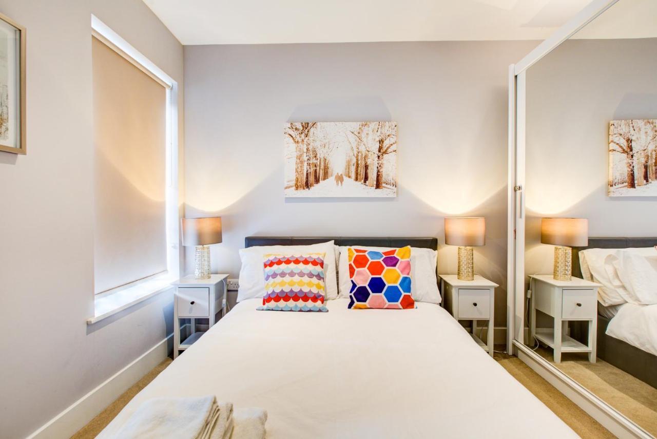 2 Bedroom Spacious In The Heart Fulham Londra
