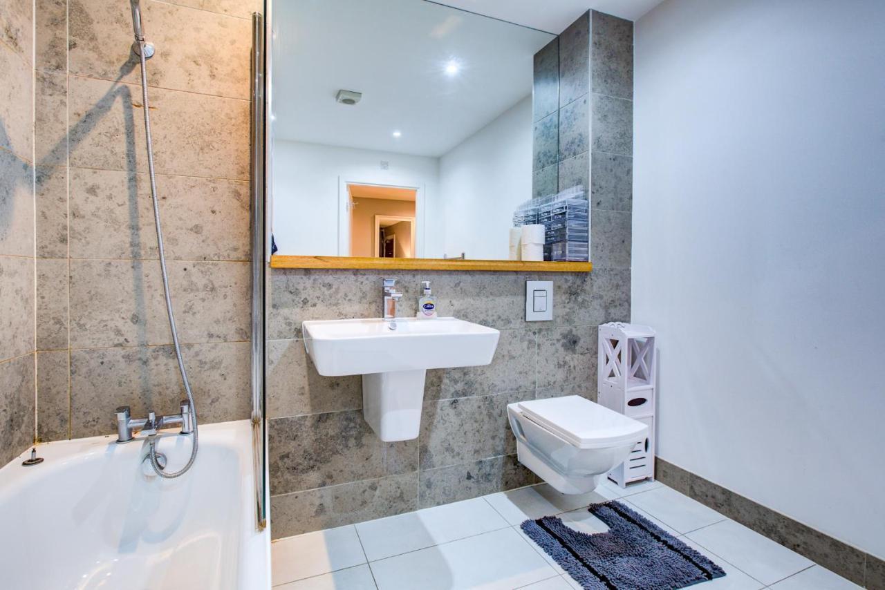 2 Bedroom Spacious In The Heart Fulham Leilighet *