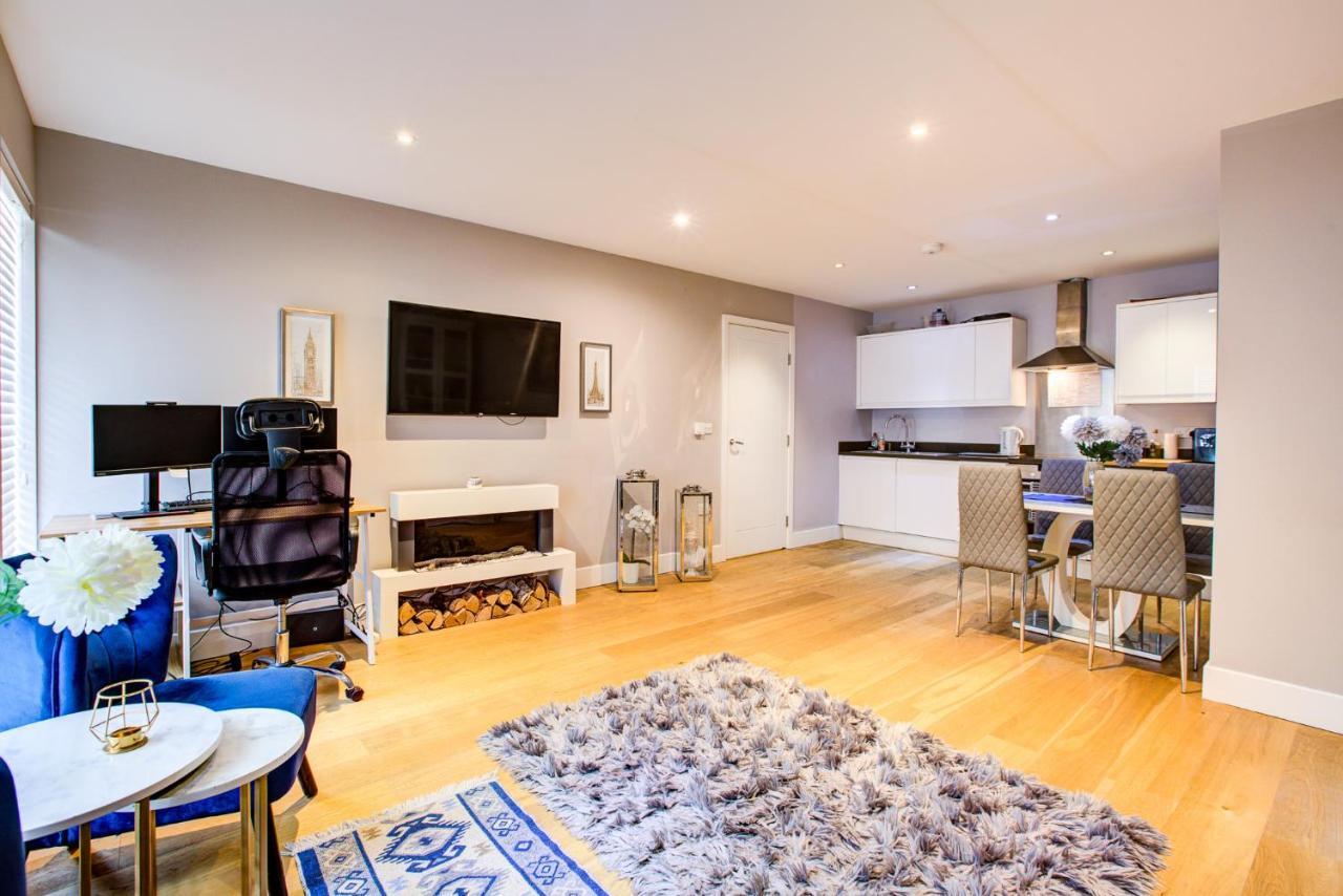 2 Bedroom Spacious In The Heart Fulham * Londra