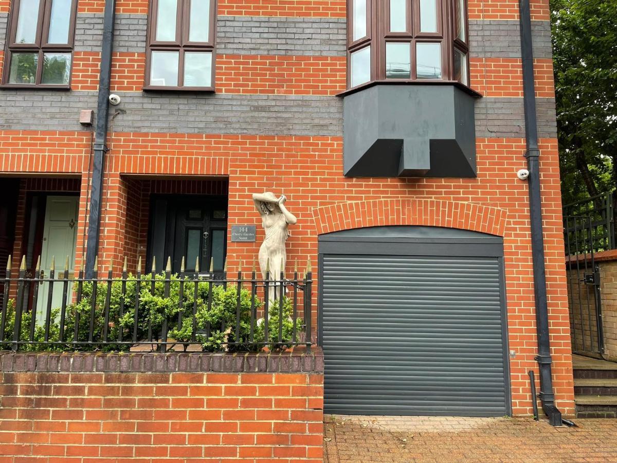 Stylish 1-bed Apartment London