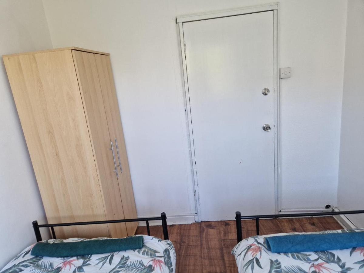 Homestay Twin Bed For Guests