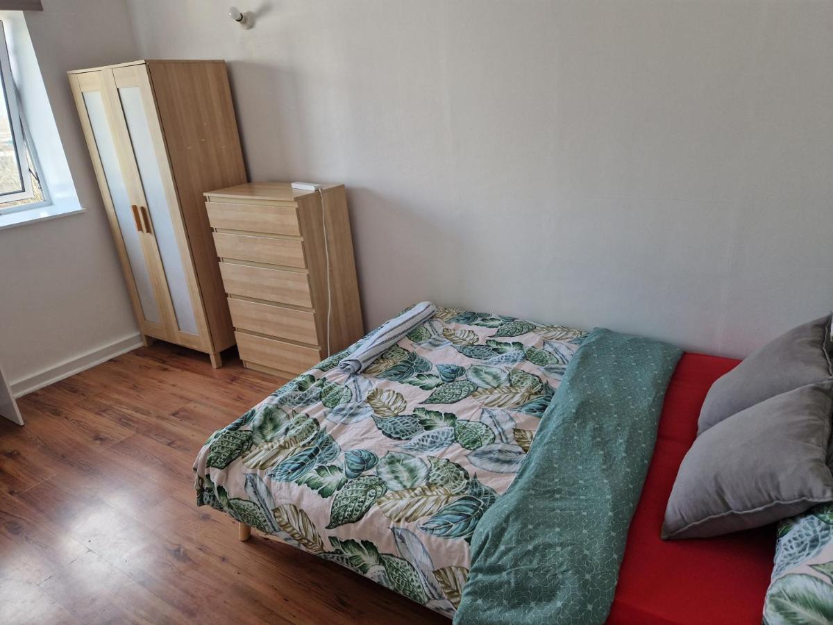 Homestay Twin Bed For Guests *