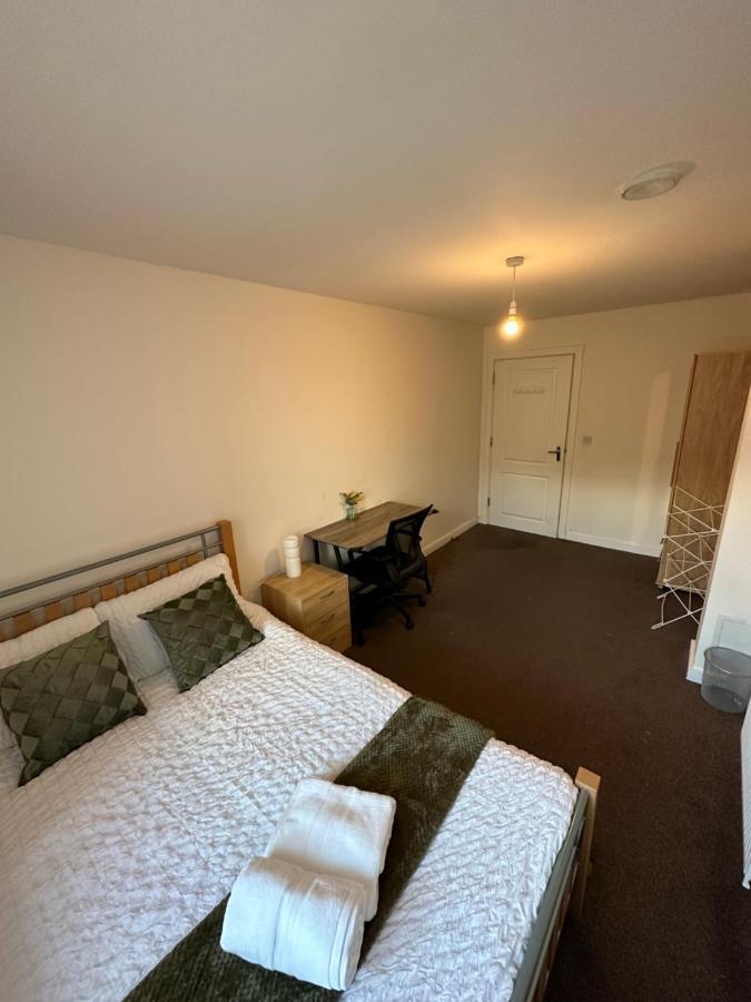 New Build 2 Bedroom With 2 Bath In Londen