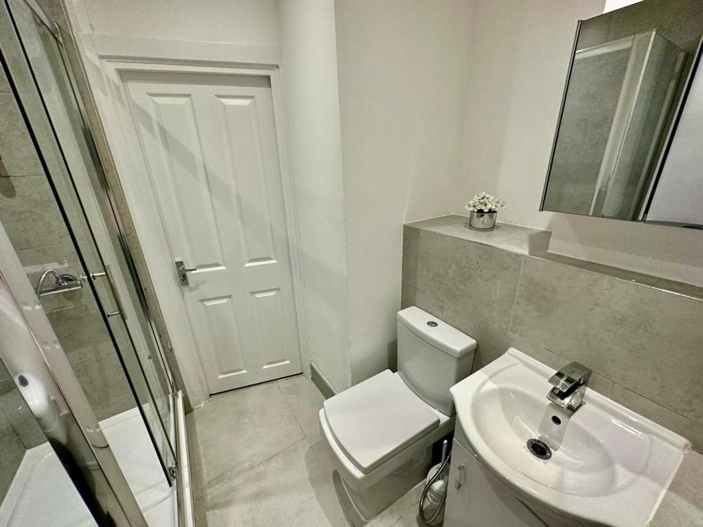2 Minutes From Hyde Park, Private F Rum i privatbostad *