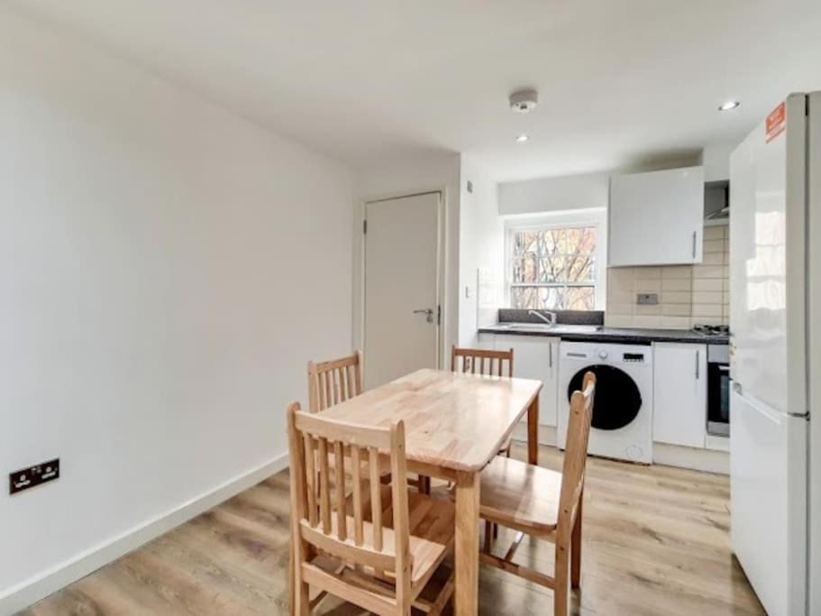 Flat 7 Mornington Crescent, 2 Bedroom, 1 Bathroom Flat Lägenhet London