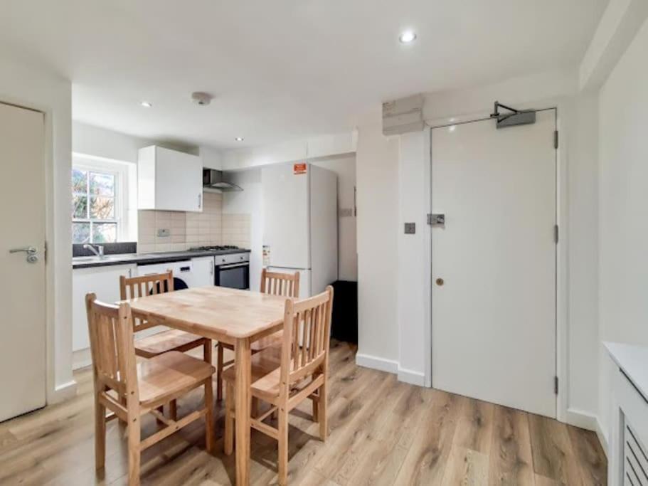 Lägenhet Flat 7 Mornington Crescent, 2 Bedroom, 1 Bathroom Flat