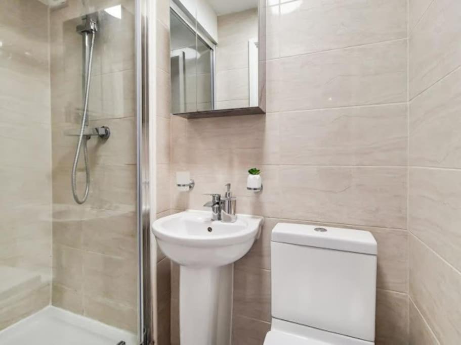 Lägenhet Flat 7 Mornington Crescent, 2 Bedroom, 1 Bathroom Flat *