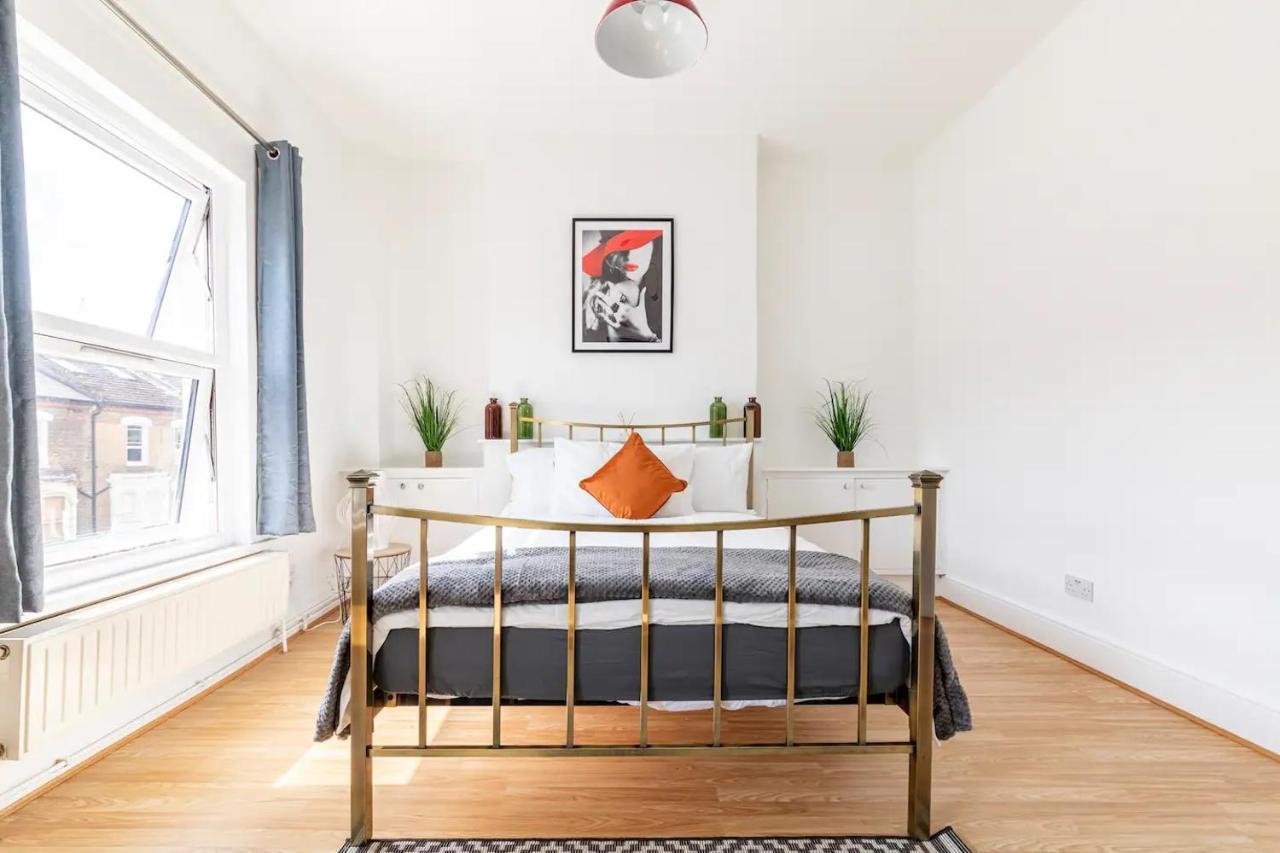 Leilighet Large, Bright And Spacious 3 Bed Flat In London