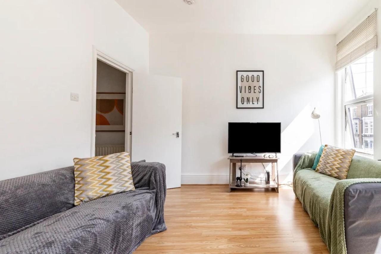 Leilighet Large, Bright And Spacious 3 Bed Flat In *