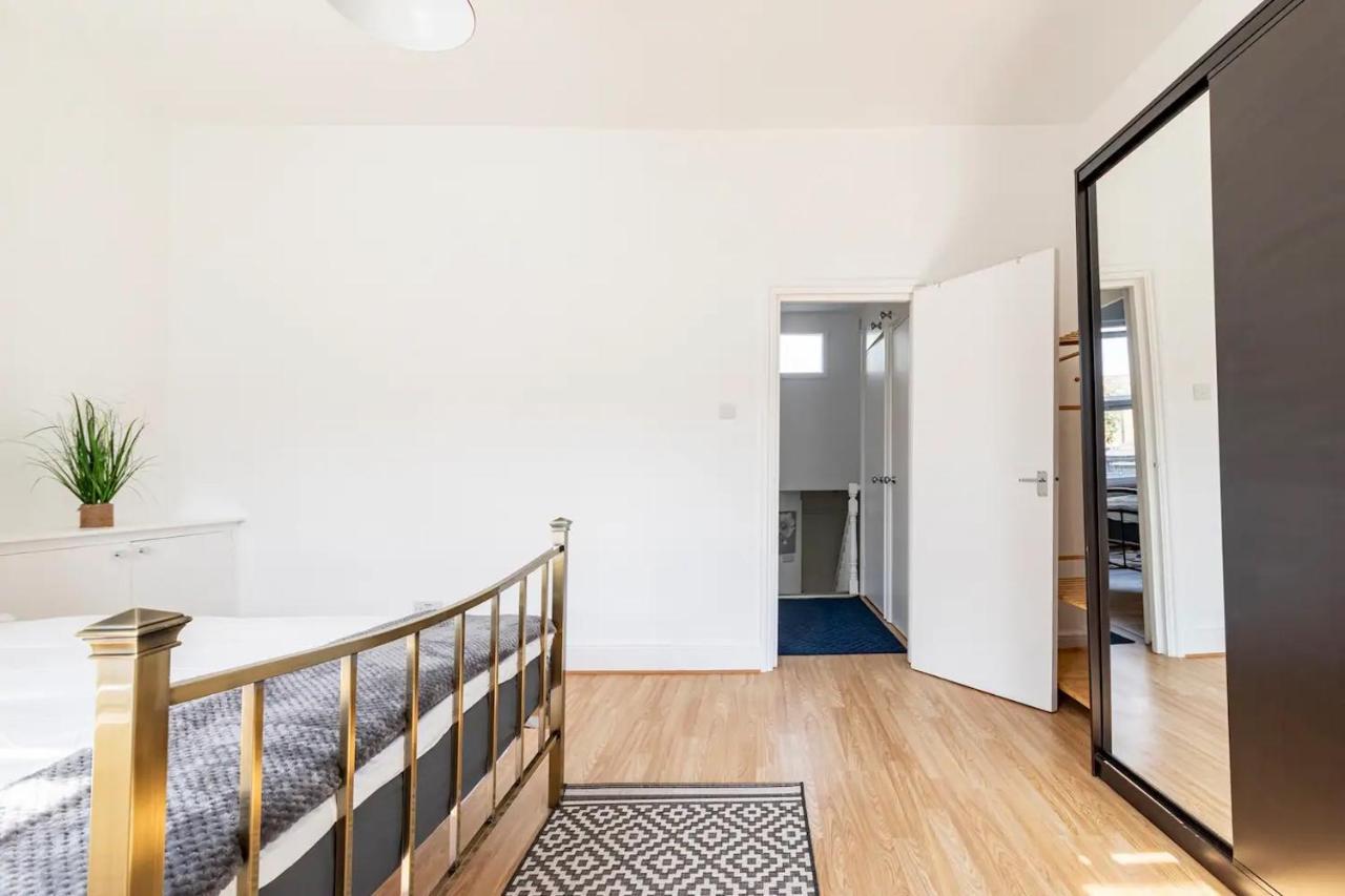 Leilighet Large, Bright And Spacious 3 Bed Flat In London
