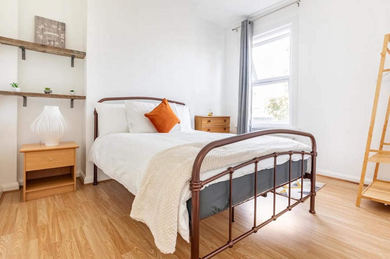 Leilighet Large, Bright And Spacious 3 Bed Flat In