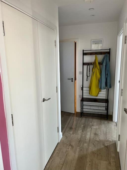 Lägenhet Elegant Chic Living: 1 Bed In Vibrant Area