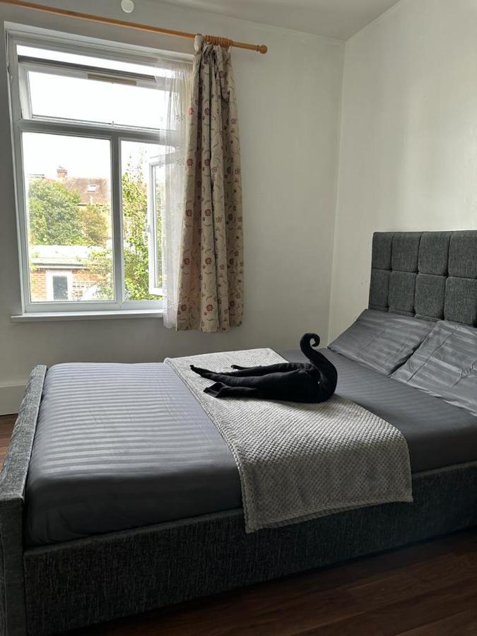 Rum i privatbostad Affordable Private In Wembley *