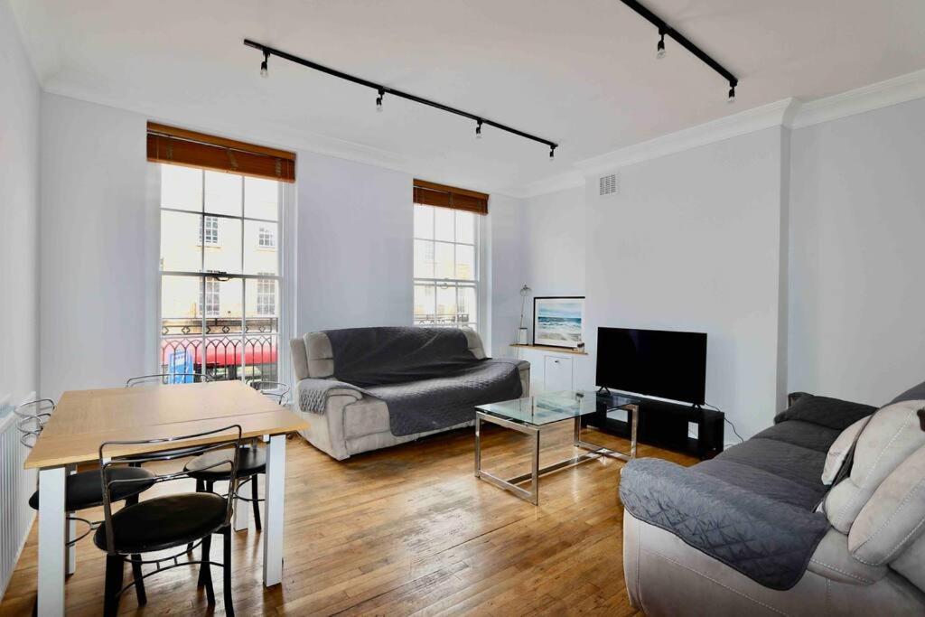 3 Bedroom Prime Angel Location Apartment London