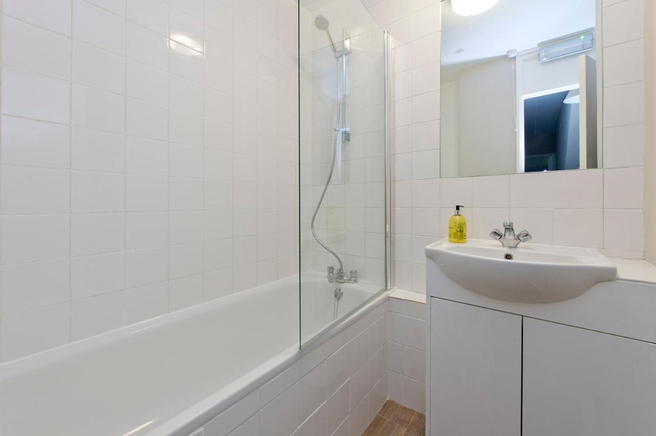 Lägenhet Joivy Spacious Apt With Private Yard In Notting Hill