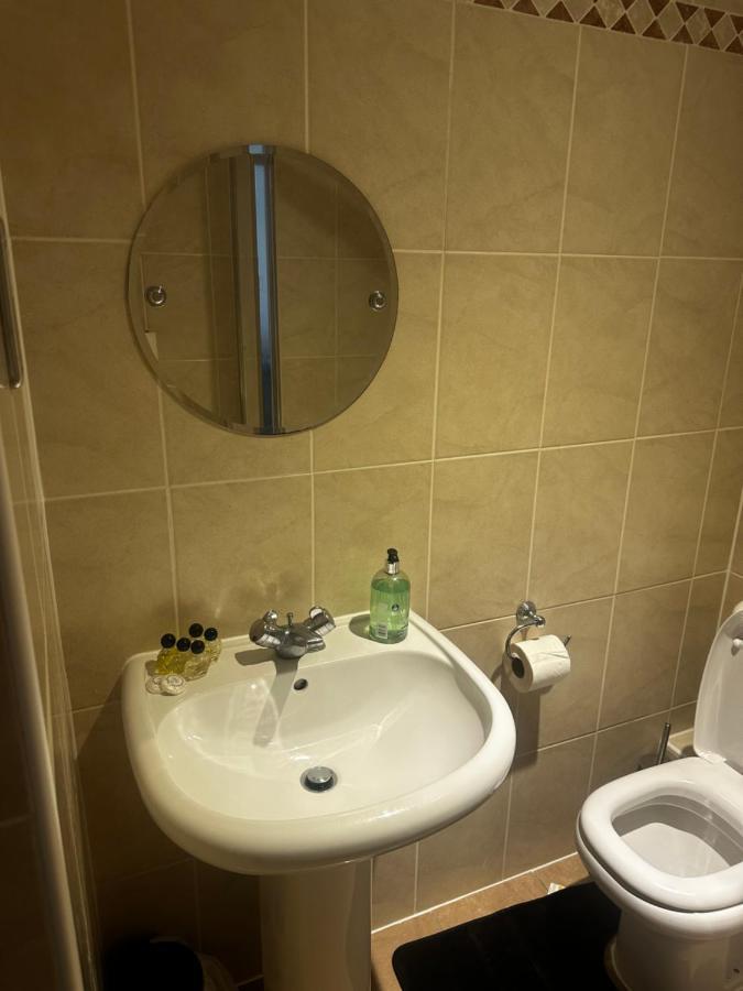 Double With En-suite Bathroom Privatunterkunft