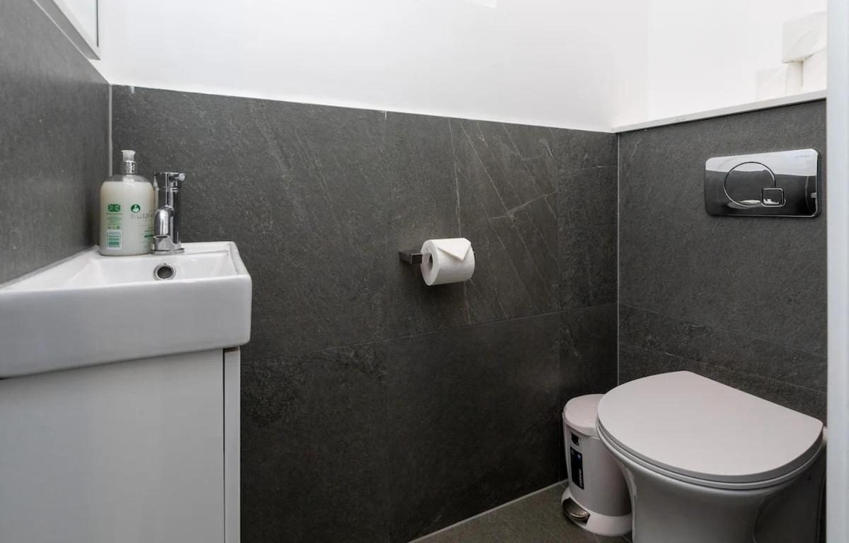 Stylish 2-bed Flat In The Heart Of West Hampstead Londra