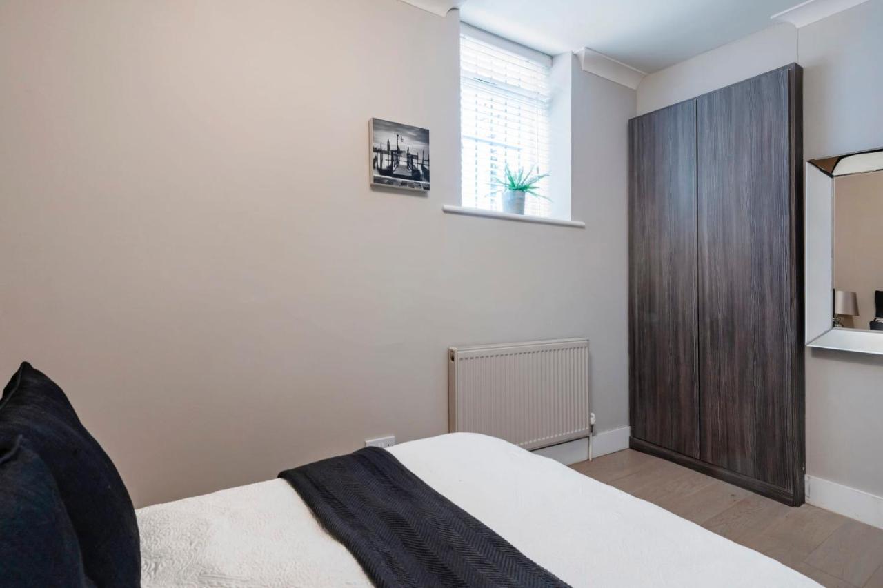 Hampstead Garden Flat-hosted By Sweetstay * London