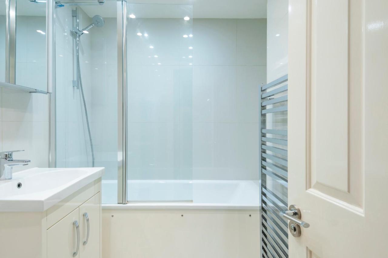 Hampstead Garden Flat-hosted By Sweetstay Apartment
