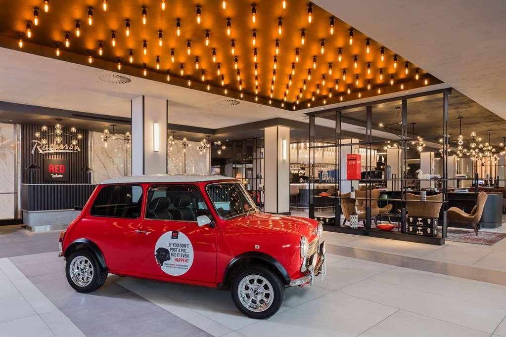 Radisson Red Heathrow Hotel *