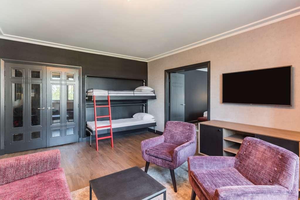 Radisson Red Heathrow Hotel