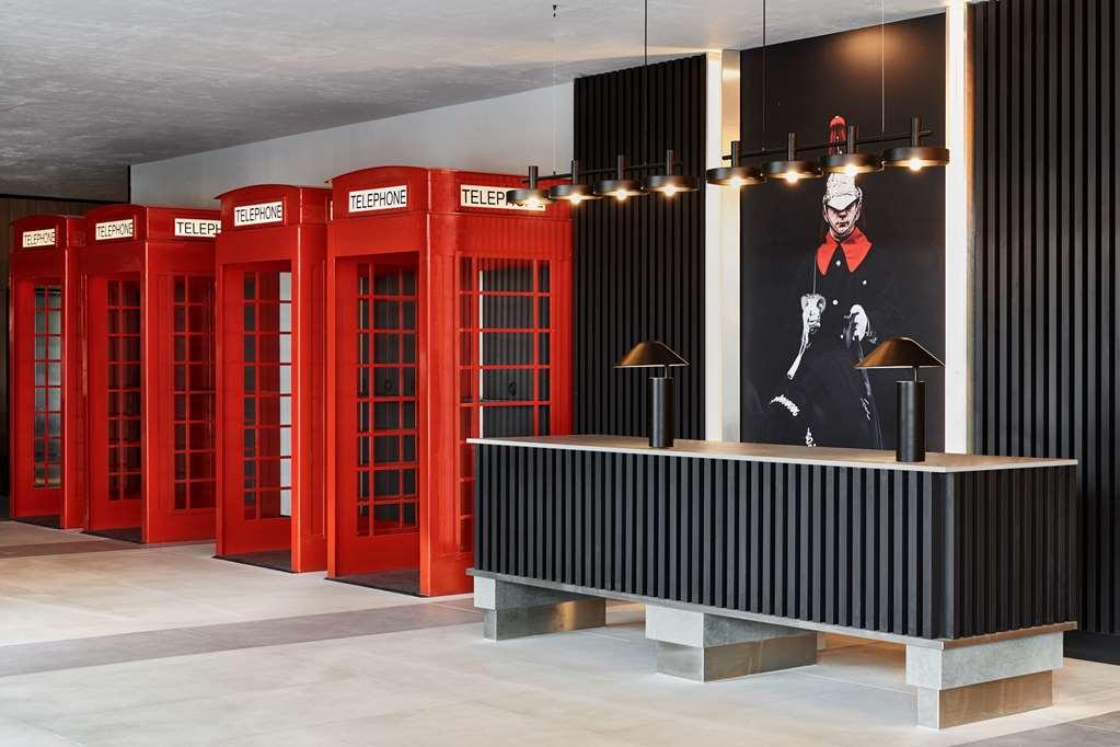 Radisson Red Heathrow Hotel