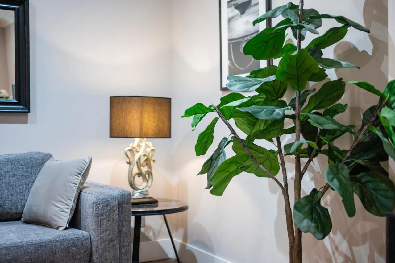 Hampstead Garden Flat-hosted By Sweetstay * London