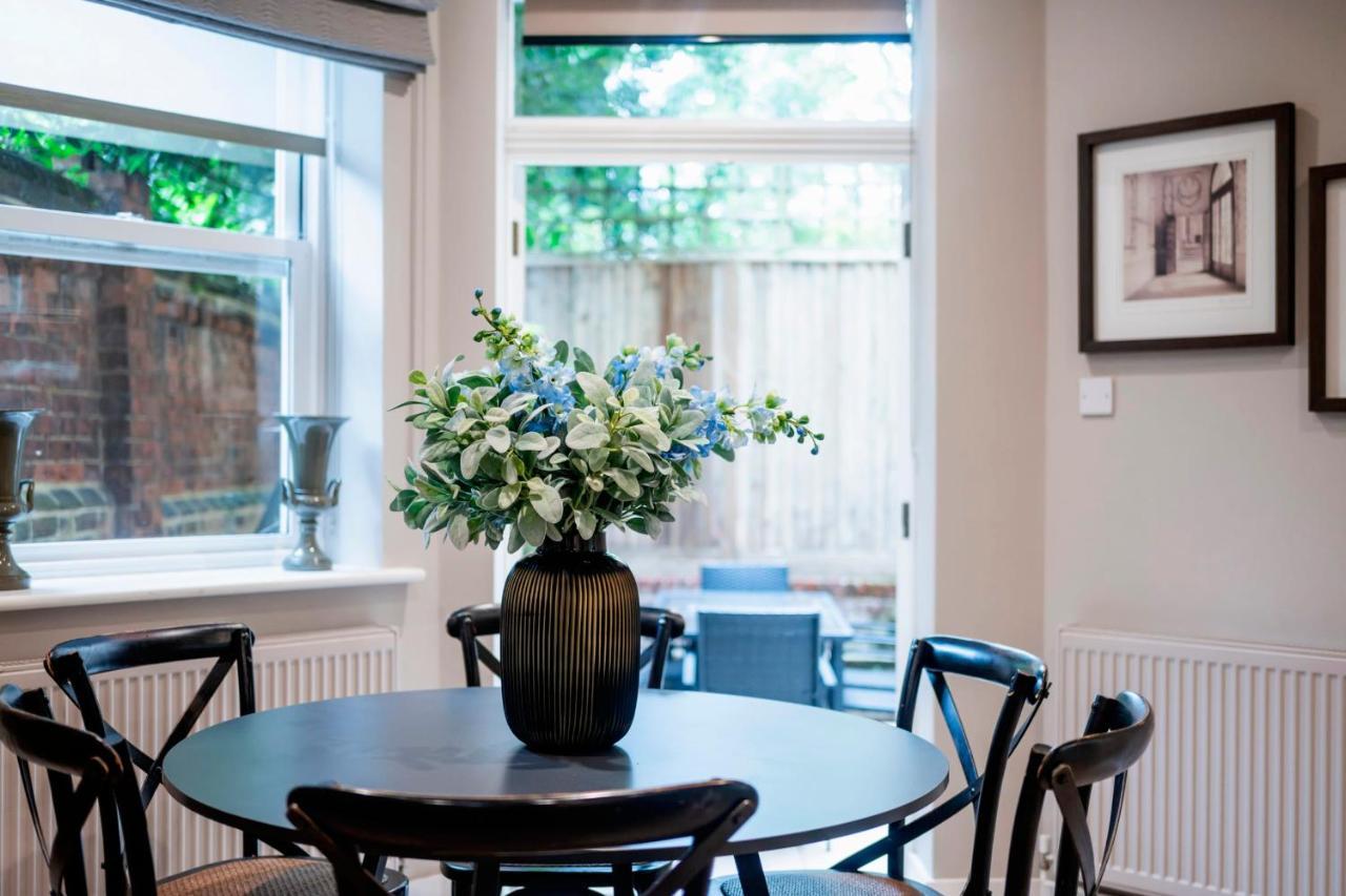Hampstead Garden Flat-hosted By Sweetstay *