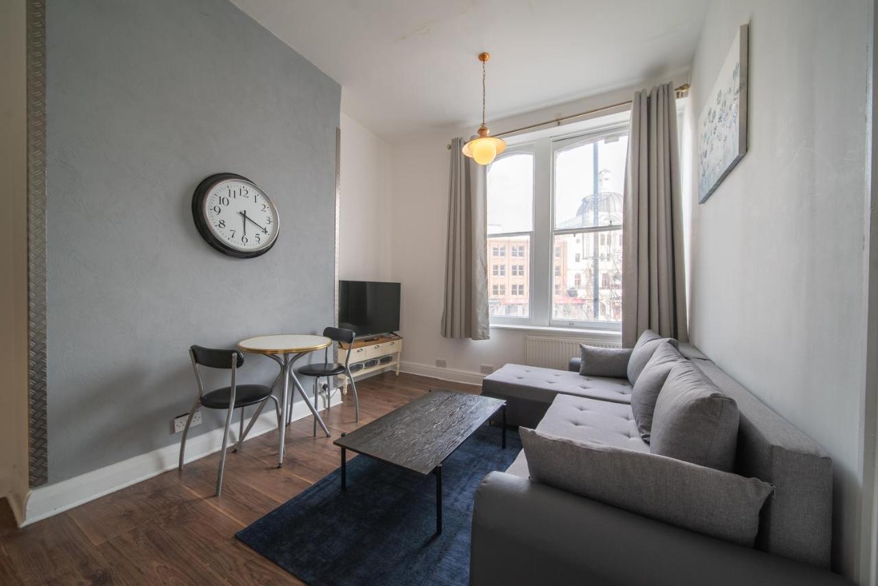 Spacious 2 Bedroom In Downtown Lägenhet *