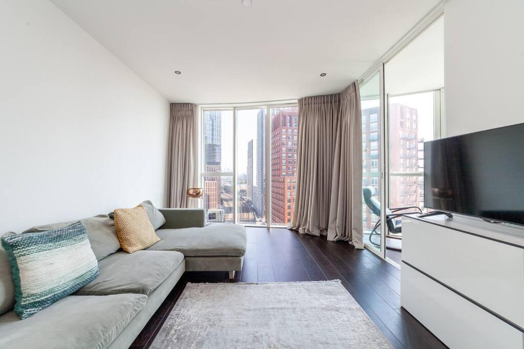 Bright 2br, 2bth Apt, 9 Elms Lejlighed