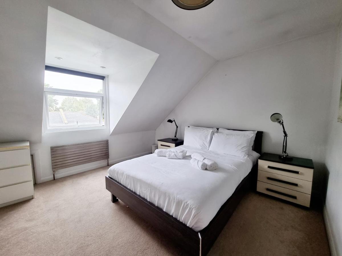 Bright Top Floor, 1 Bed In Great Location London