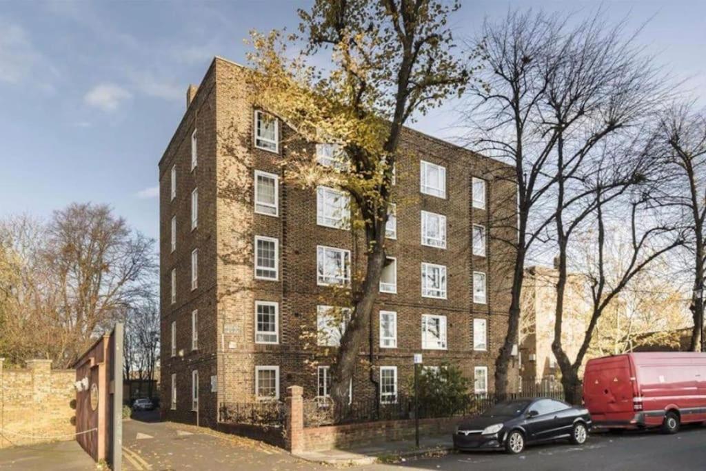 Spacious 2 Bedroom Flat In * Londres
