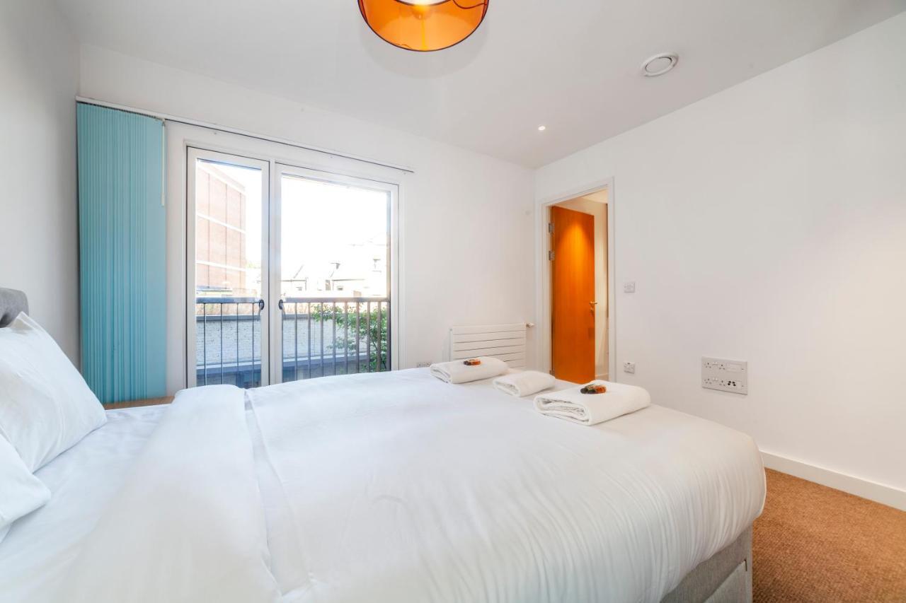 Amazing 3bdr Duplex Wbalcony East Lägenhet London