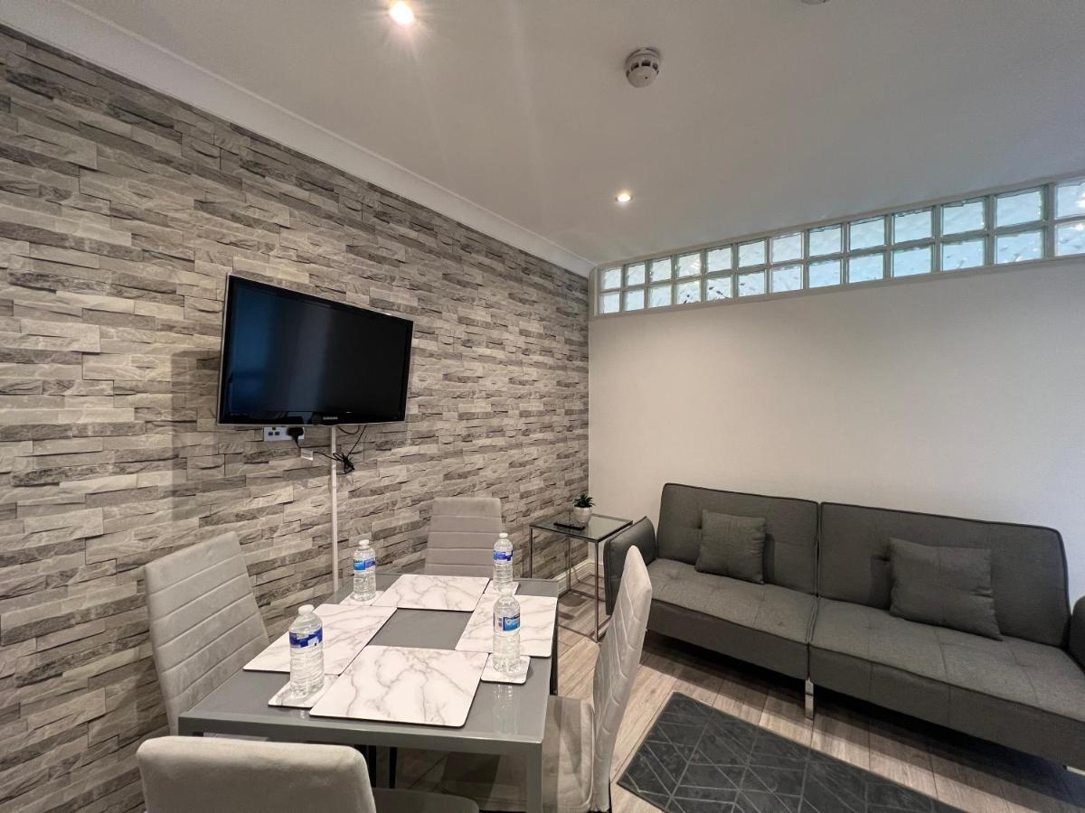 Lovely 2 Bedroom With Balcony - Leilighet