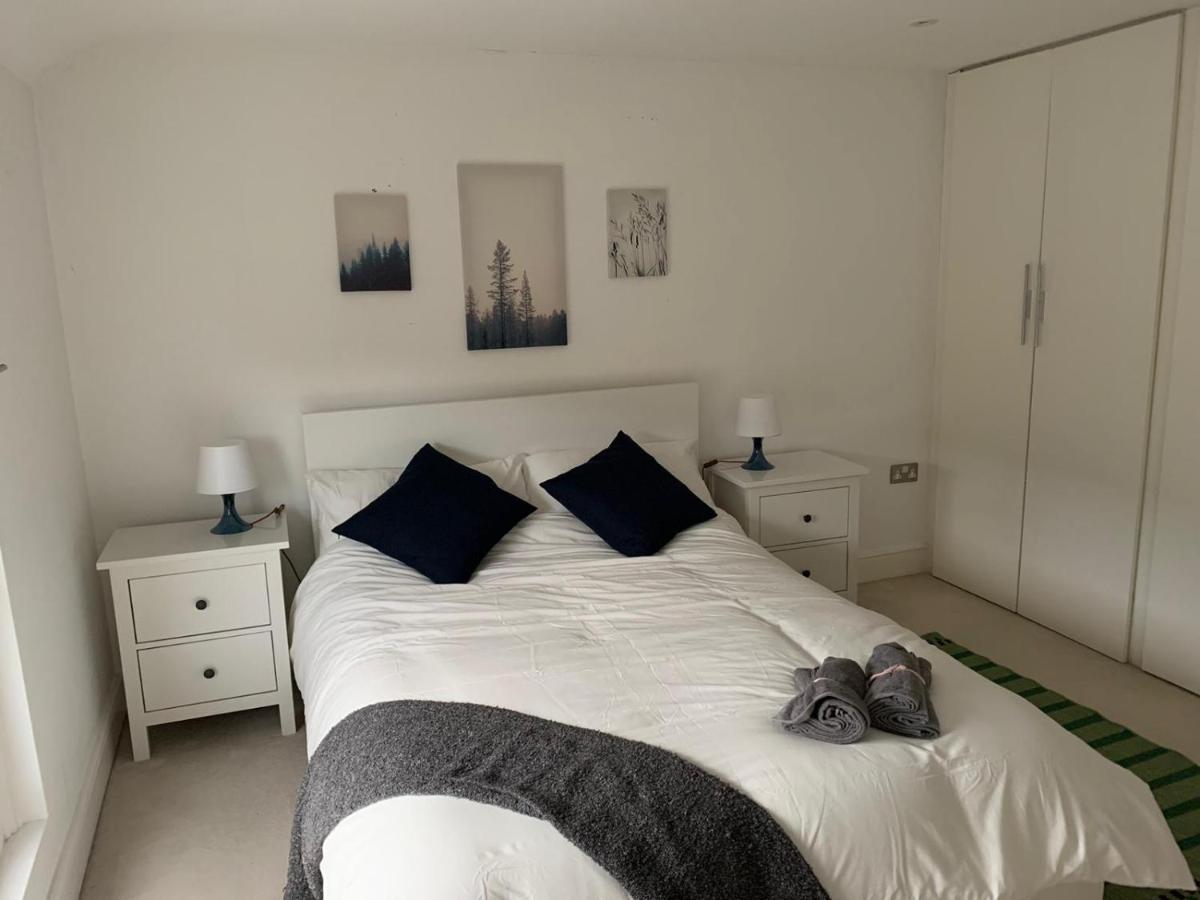Delightful New Ensuite Bedroom With Stunning Shared Kitchen & Living -1c The Charteris Lägenhet London