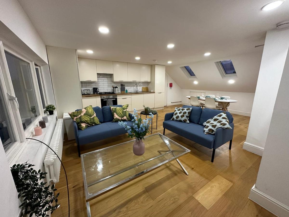 Delightful New Ensuite Bedroom With Stunning Shared Kitchen & Living -1c The Charteris Lägenhet London