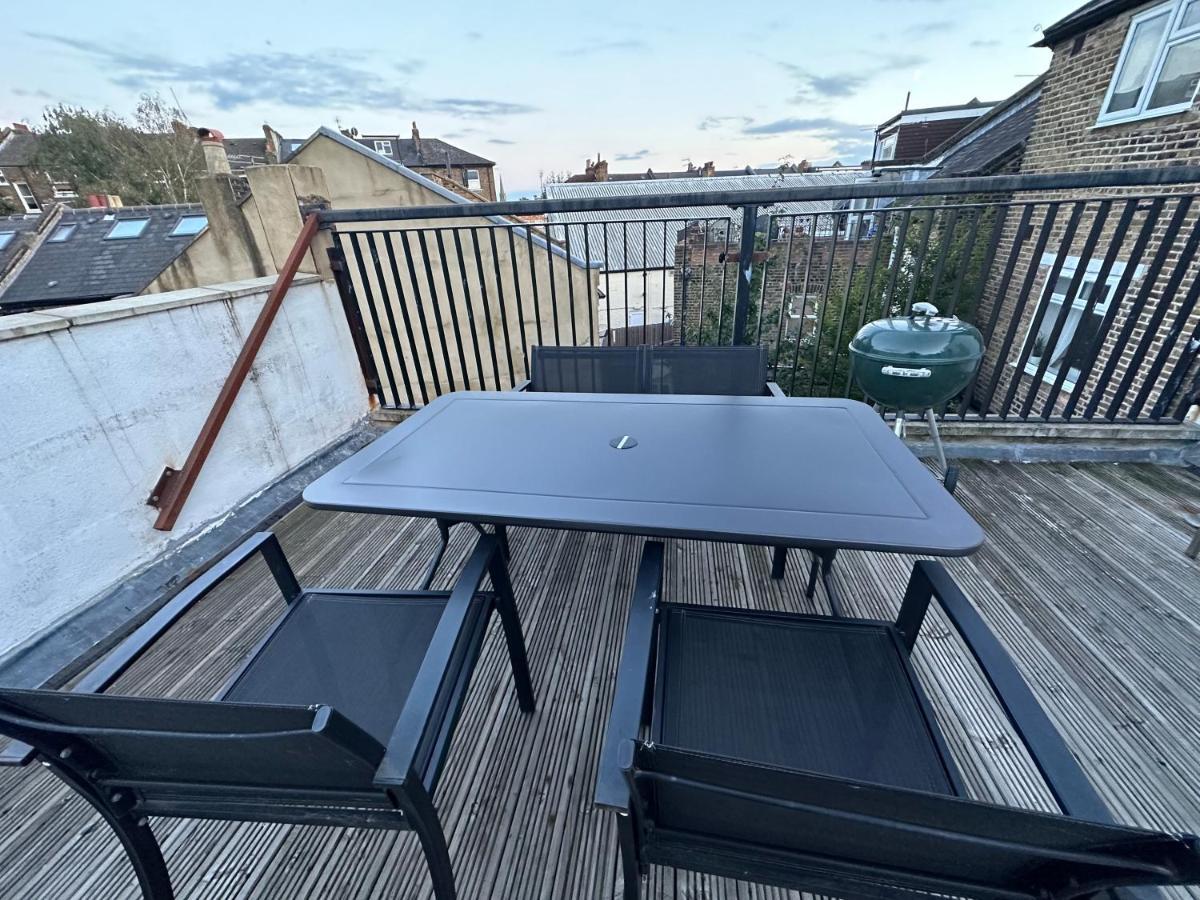 Delightful New Ensuite Bedroom With Stunning Shared Kitchen & Living -1c The Charteris Lägenhet *