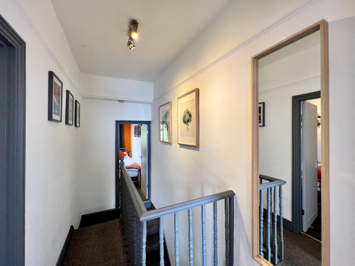 Clarence House 3 Bedrooms 8min To Station E17 North East * Londen