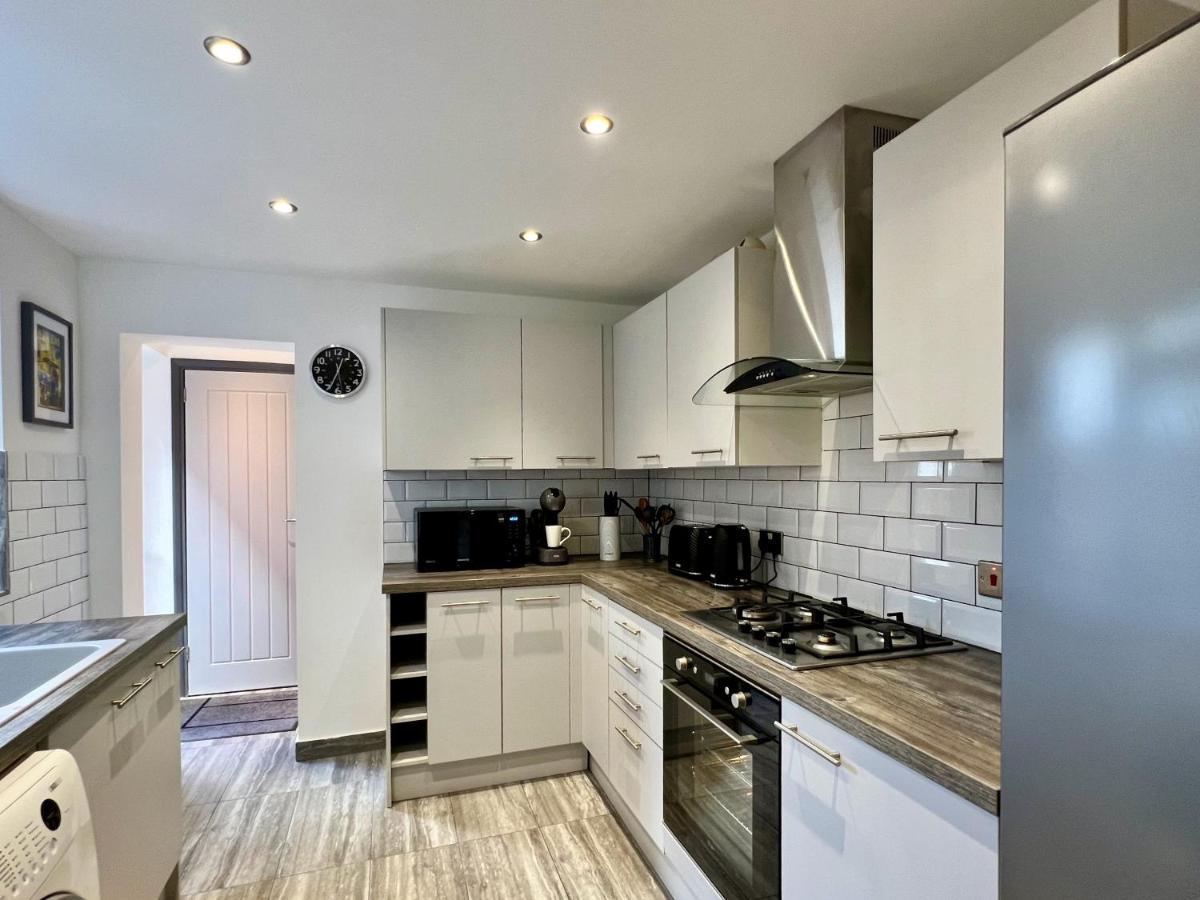 Clarence House 3 Bedrooms 8min To Station E17 North East Vakantiehuis Londen
