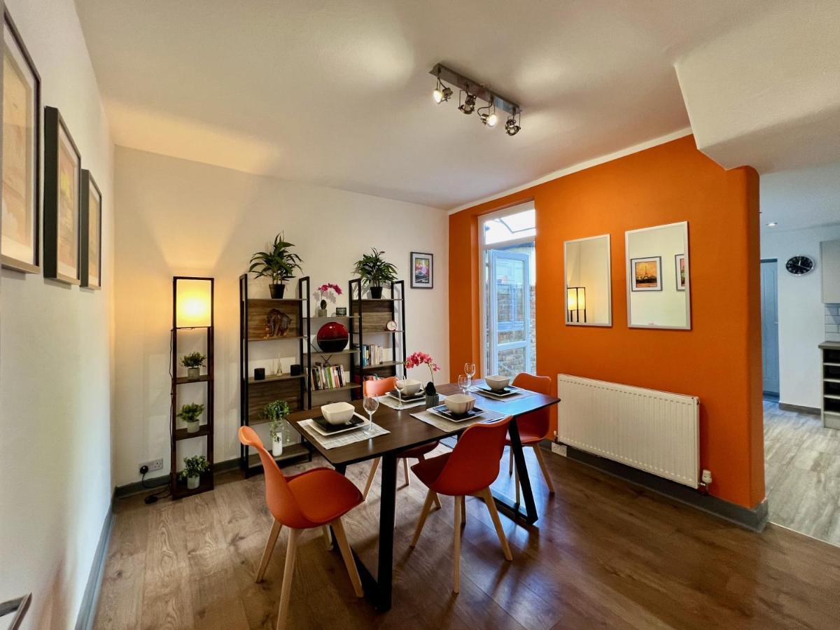 Clarence House 3 Bedrooms 8min To Station E17 North East Vakantiehuis