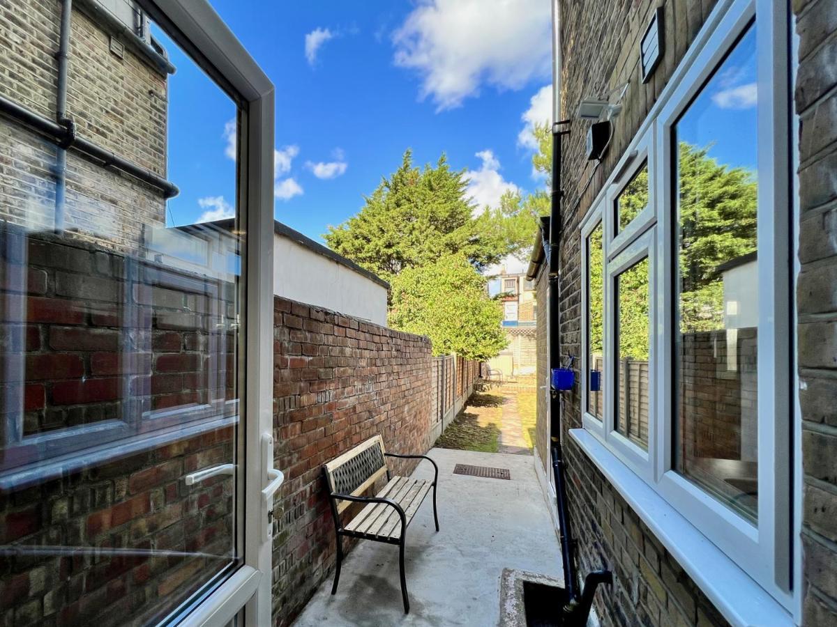 Clarence House 3 Bedrooms 8min To Station E17 North East Vakantiehuis *