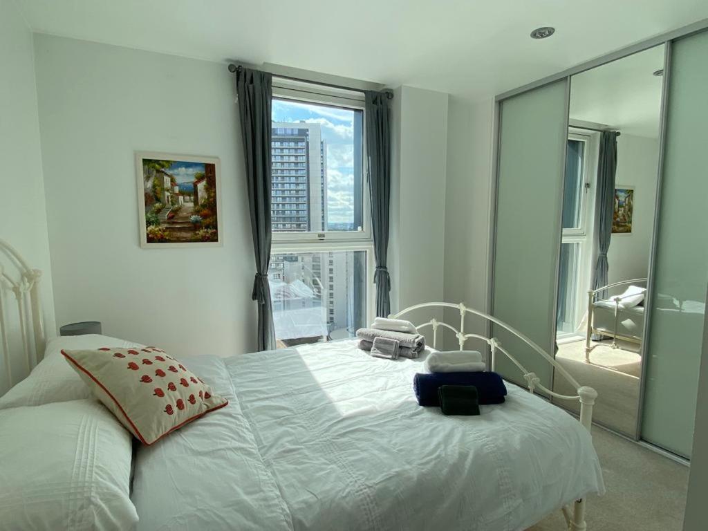 Morden 2bed2bath Zone2 City/river View Lägenhet