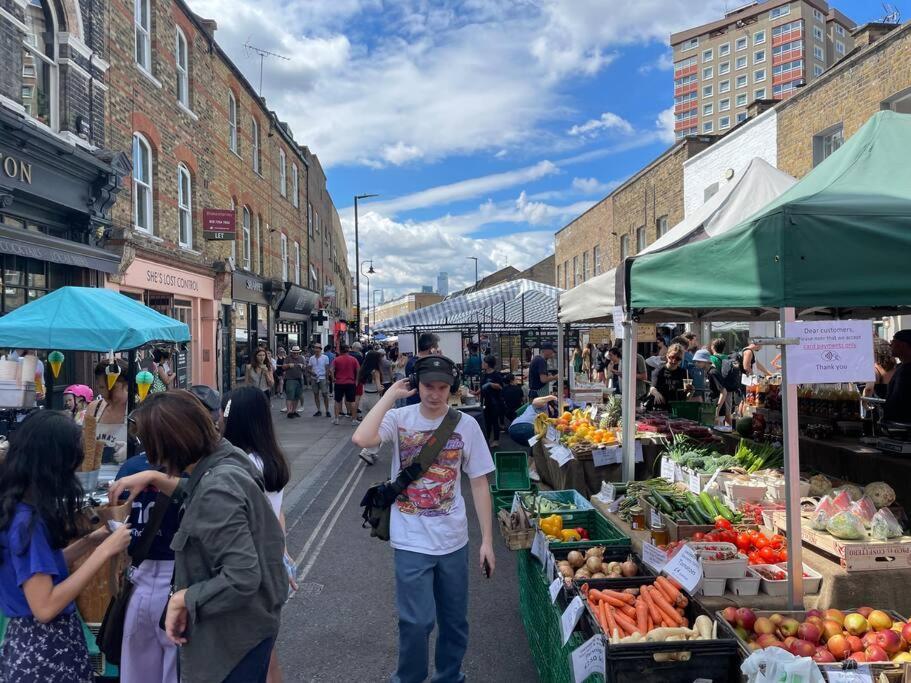 Cool Dalston Studio With Balcony And Gym Londra