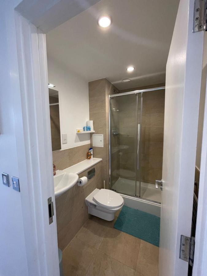 Morden 2bed2bath Zone2 City/river View Lägenhet