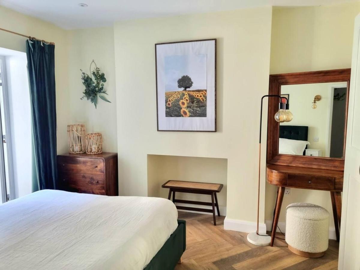 Apartment Spacious & Renovated 1-Bed Garden Flat In London *